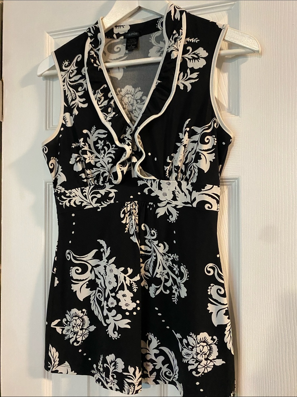 Maurices Black & White Floral Ruffled V-Neck Tank Top